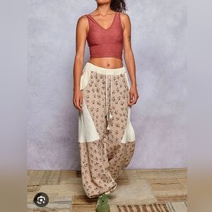 Brand NEW POL Floral Joggers Size Small